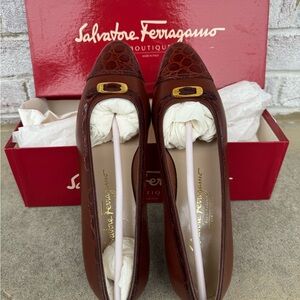 Vintage - Never Worn - Salvatore Ferragamo Brown flats with Gold Accents